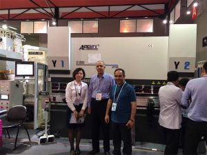 Earl Melon Kunden besuchen unsere Ausstellung