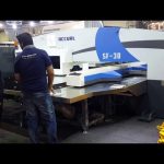 Hohe qualität servo cnc hydraulische revolverpresse maschinen