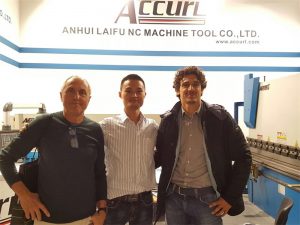 Ungarische Kunden besuchen unsere Ausstellung