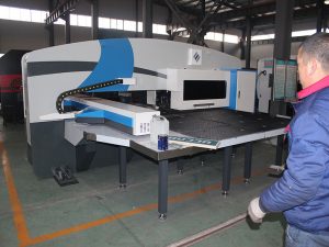 CNC-Revolver Stanzpresse verwendet
