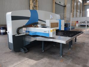 gebrauchte CNC-Revolverpresse